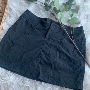 Boston traders L black skort
